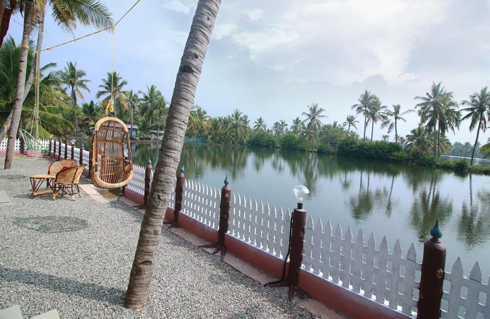 Munroe Island Lake Resort Mundrothuruth Esterno foto