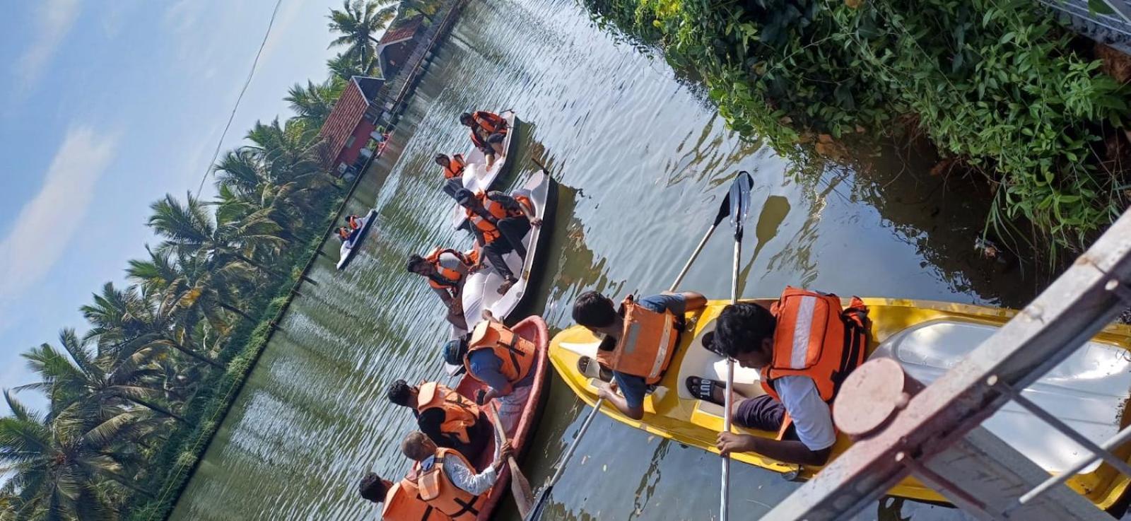 Munroe Island Lake Resort Mundrothuruth Esterno foto