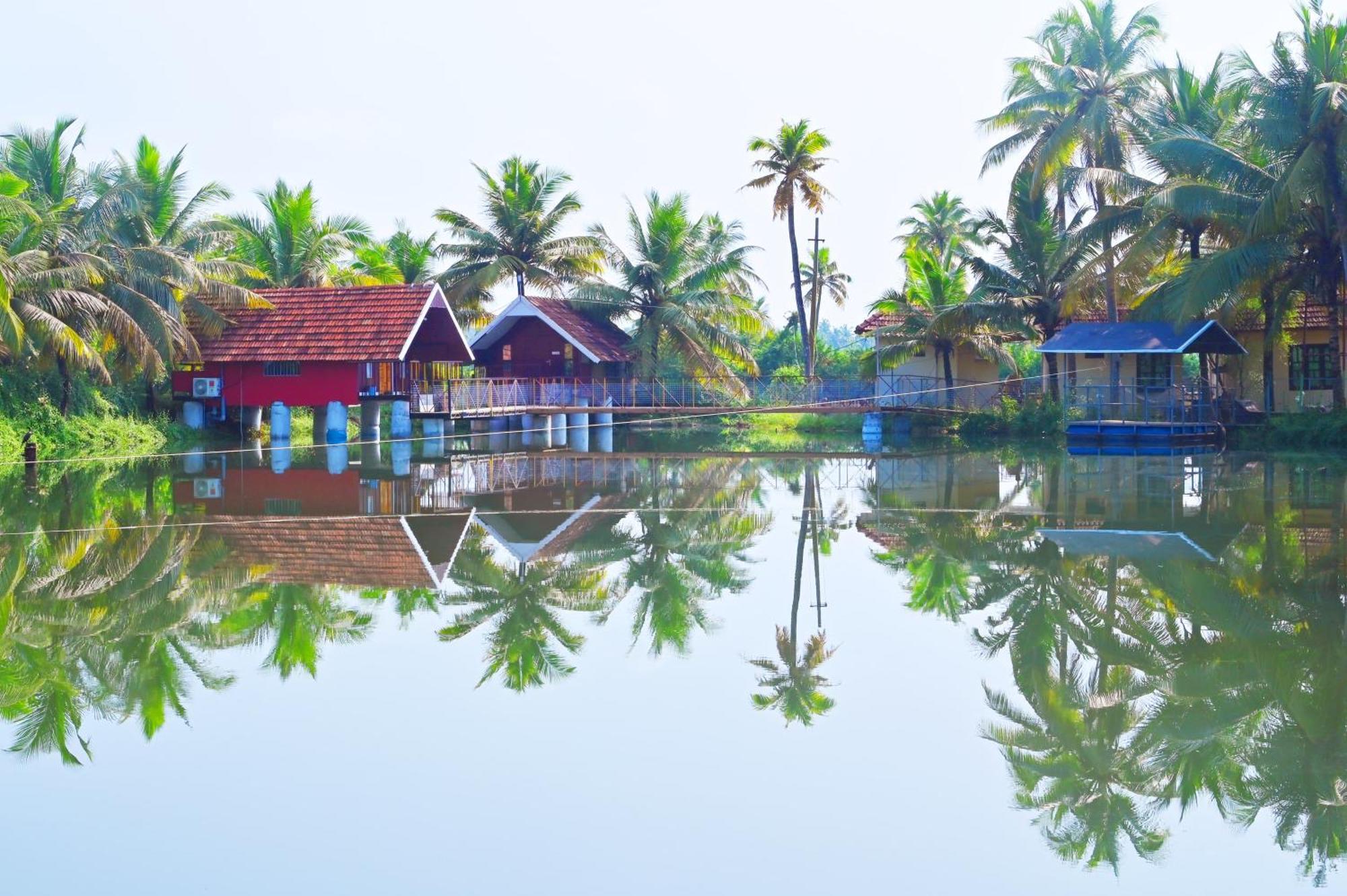 Munroe Island Lake Resort Mundrothuruth Esterno foto