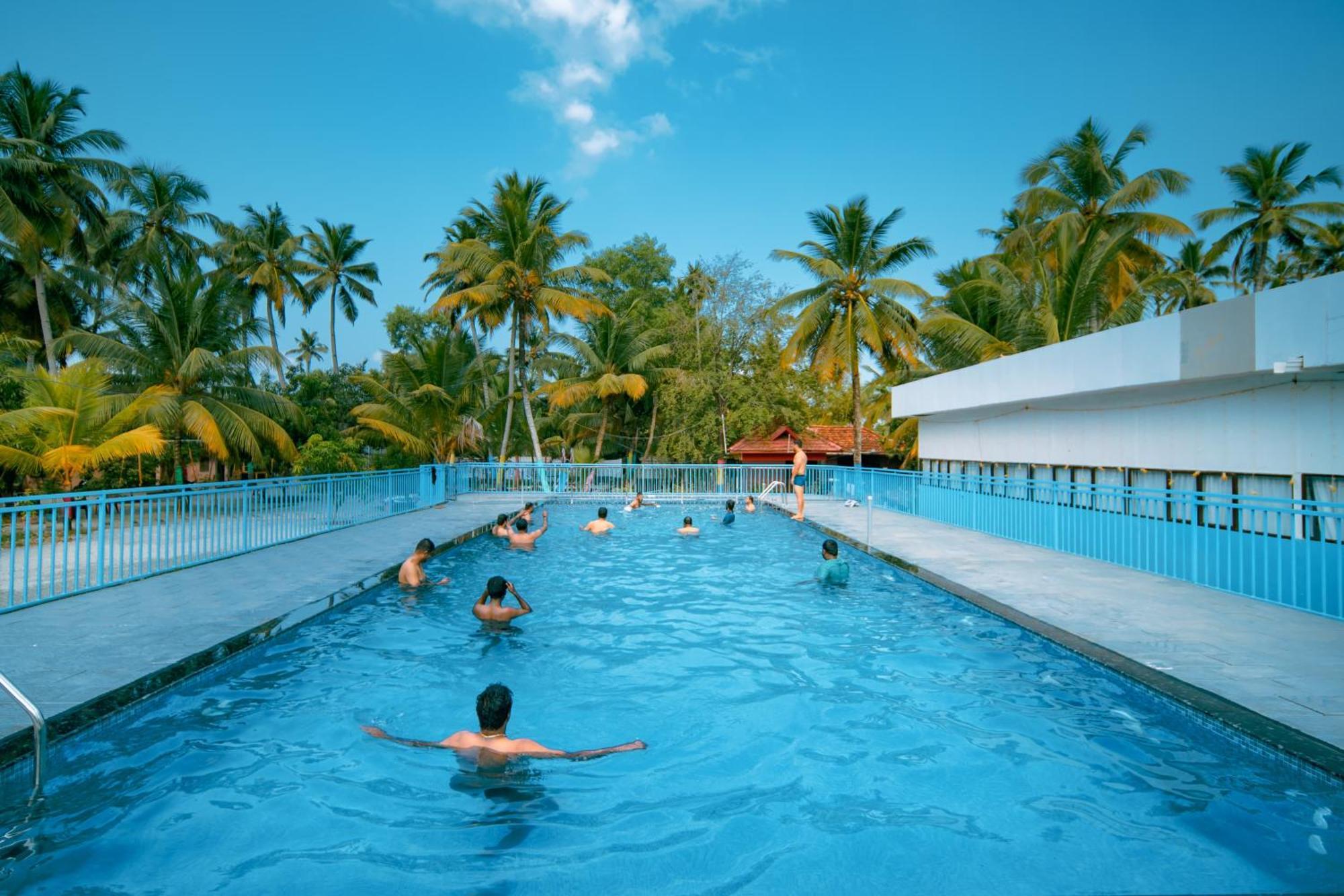 Munroe Island Lake Resort Mundrothuruth Esterno foto