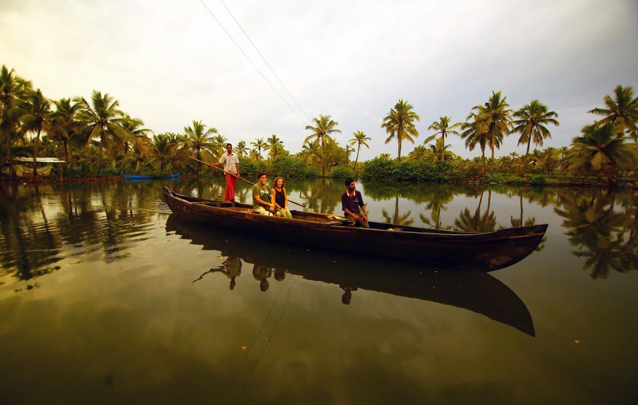 Munroe Island Lake Resort Mundrothuruth Esterno foto