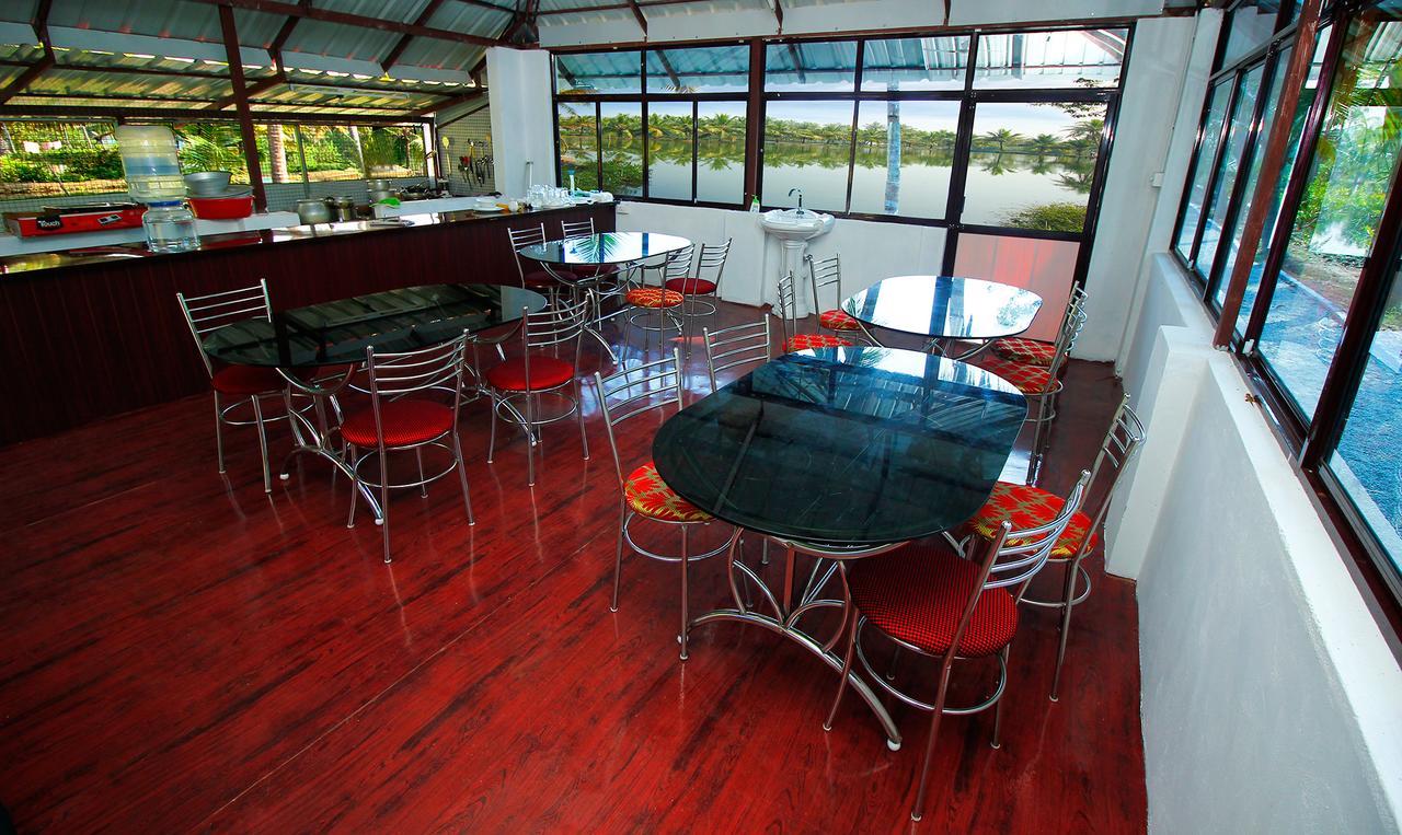 Munroe Island Lake Resort Mundrothuruth Esterno foto