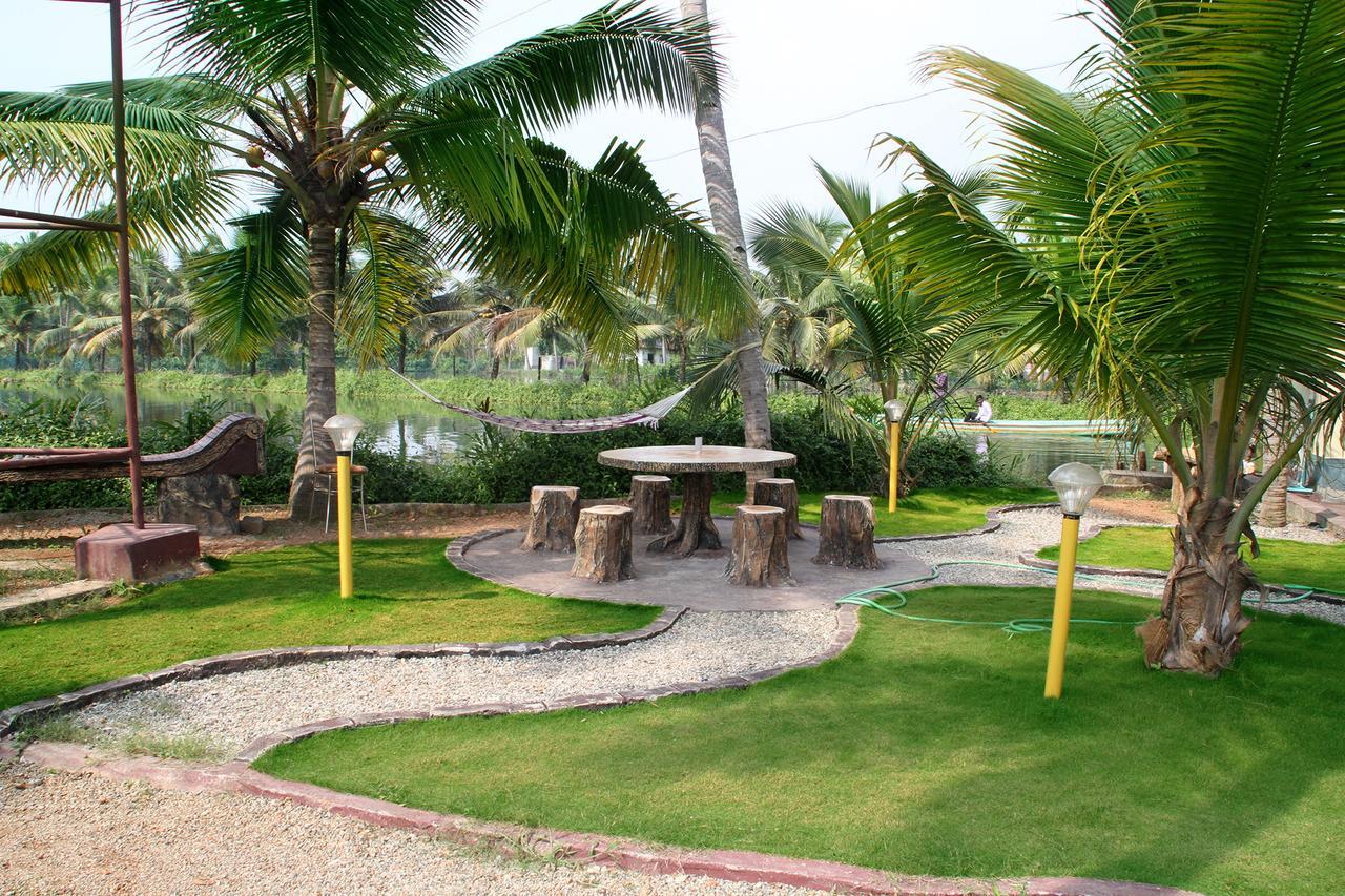 Munroe Island Lake Resort Mundrothuruth Esterno foto