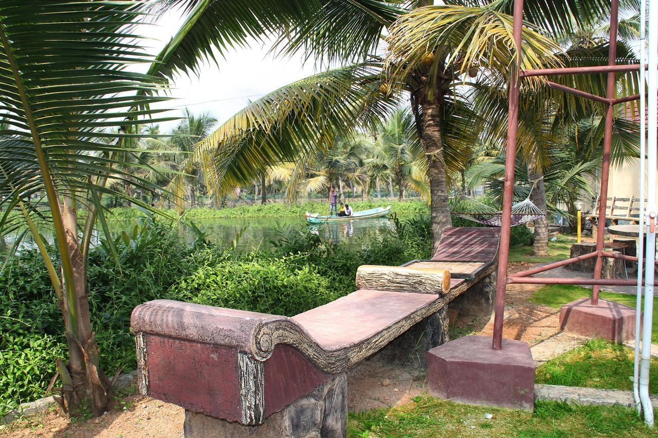 Munroe Island Lake Resort Mundrothuruth Esterno foto